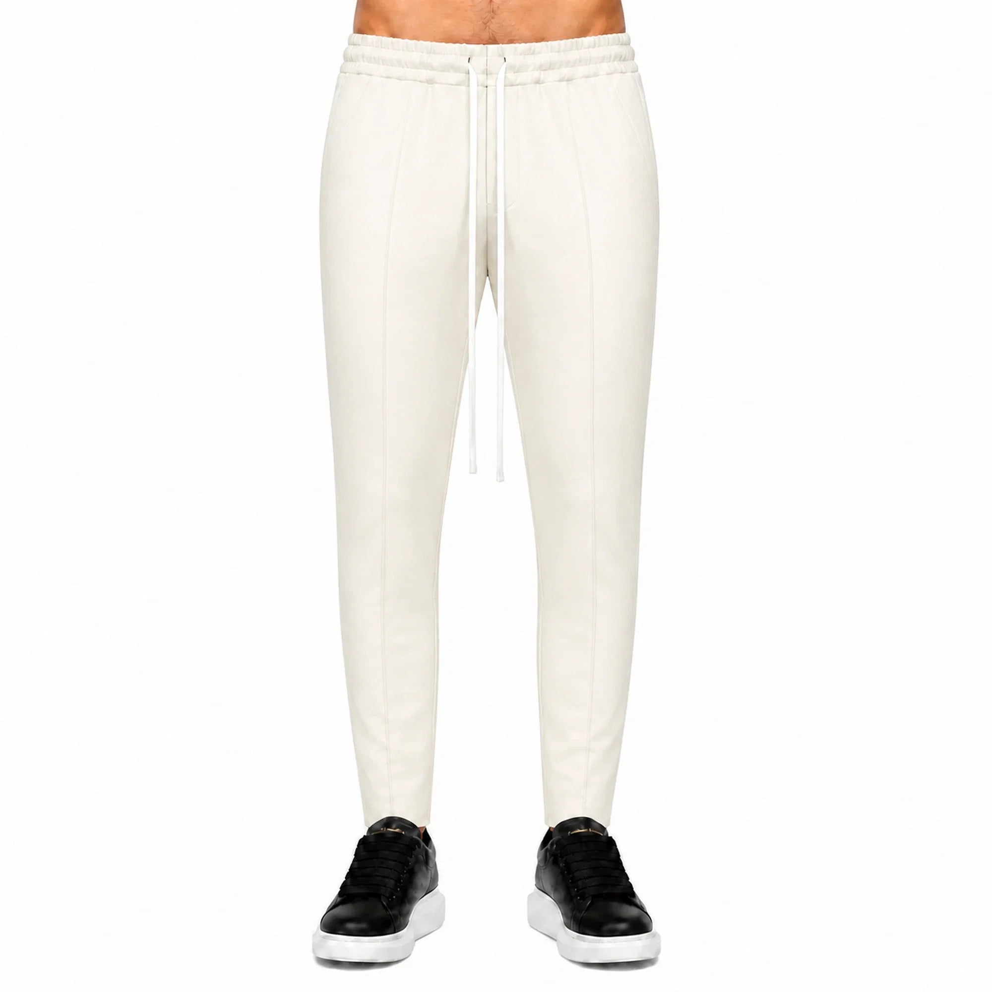 Pantaloni slim bărbați alb unt, purtați de model, vedere frontală