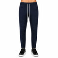 Pantaloni slim bărbați bleumarin, purtați de model, vedere frontală