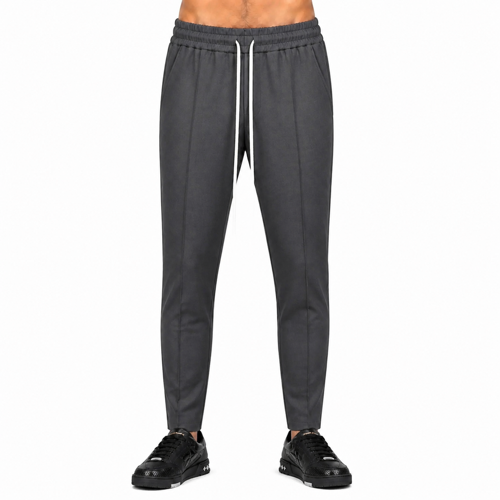 Pantaloni slim bărbați gri antracit cu șnur lung LW3055, purtați de model, vedere frontală
