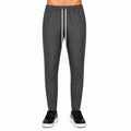 Pantaloni slim bărbați gri închis, purtați de model, vedere frontală