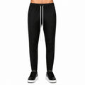 Pantaloni slim bărbați negri, purtați de model, vedere frontală