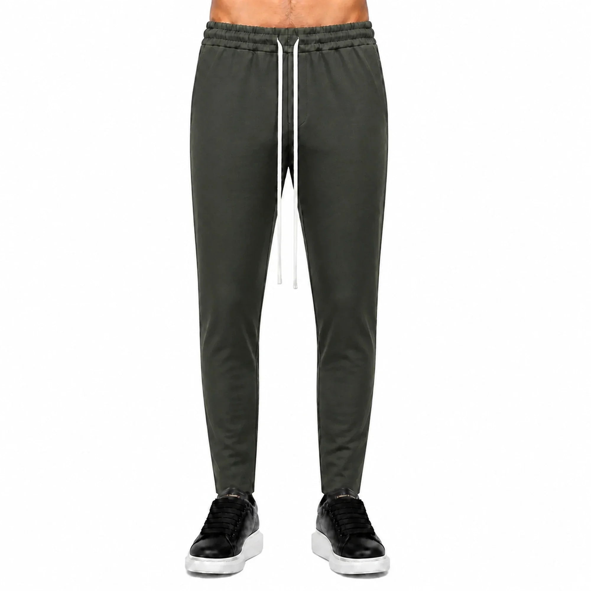 Pantaloni slim bărbați verde militar, purtați de model, vedere frontală