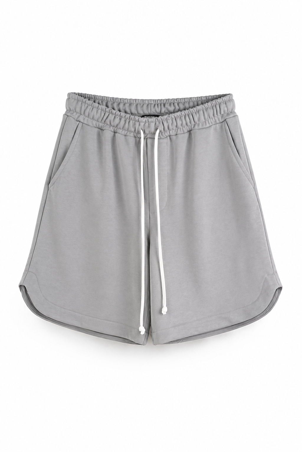 Pantaloni sport gri deschis cu șnur lung în talie, având o despicătură laterală cusută la baza piciorului, confecționați dintr-un amestec de bumbac și poliester.