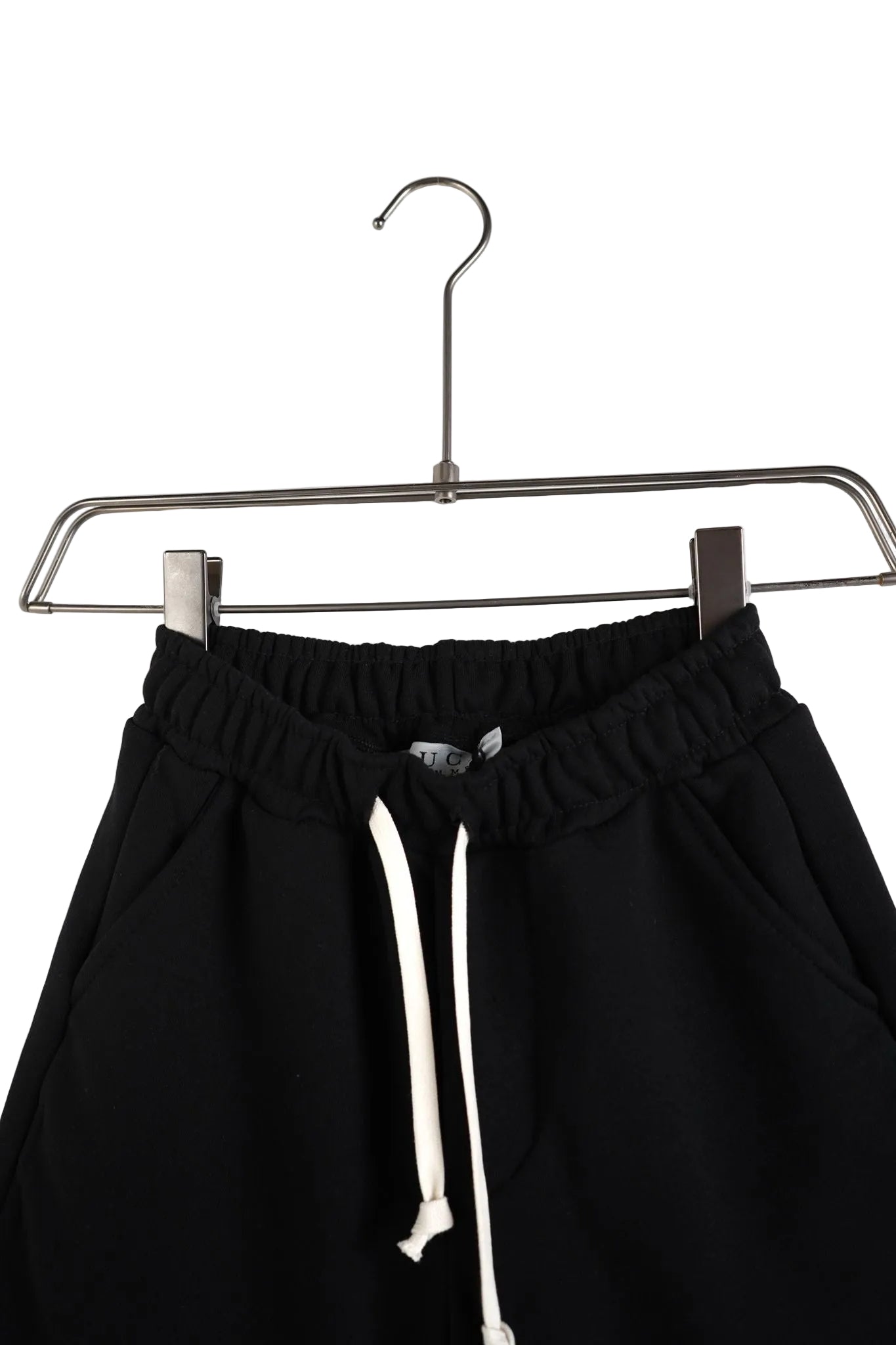 Pantaloni scurți sport de culoare neagră, model trening pentru orele de educație fizică sau parc