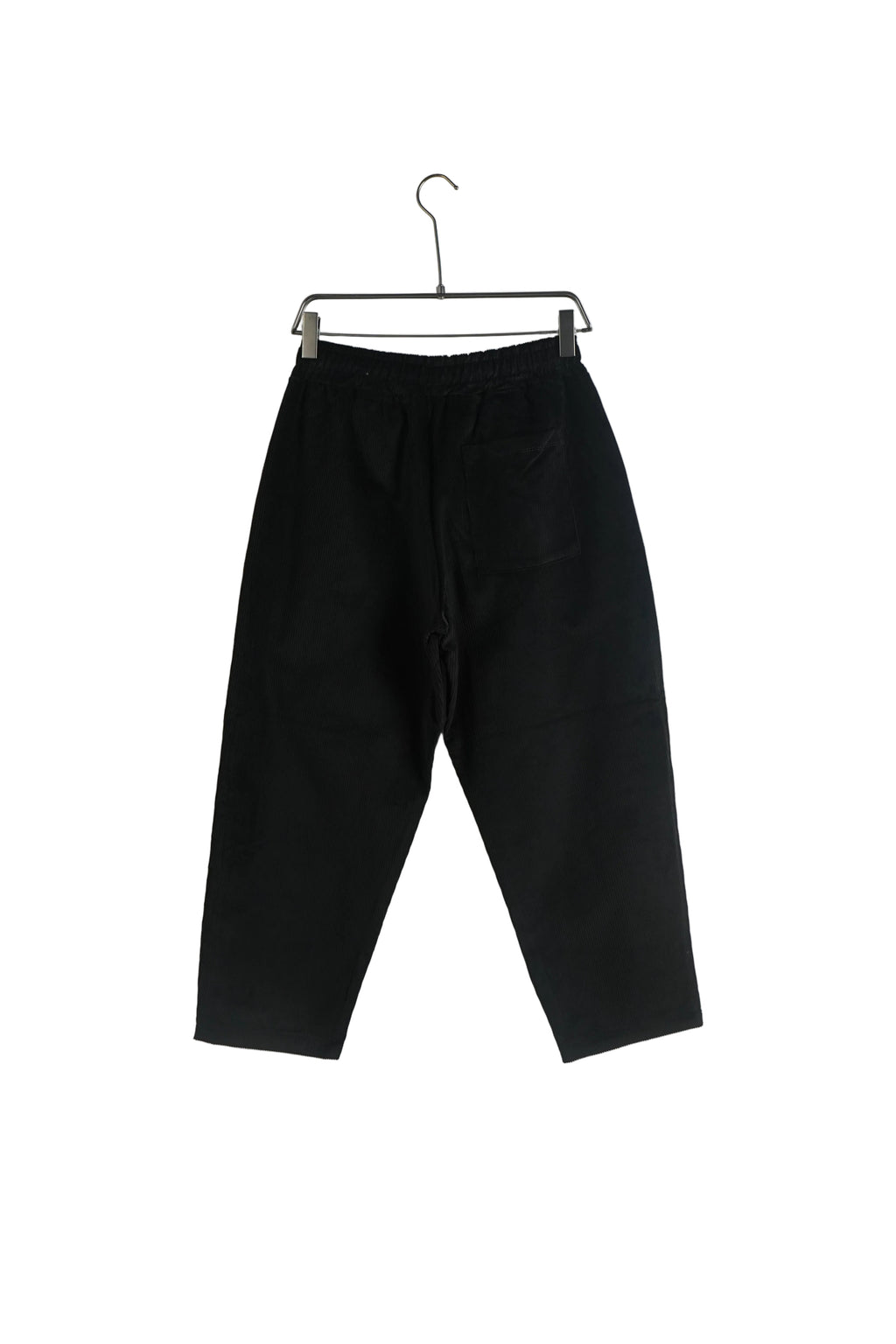 Pantaloni streetwear textură raiată neagră, stil pantaloni cu șiret lung și croială relaxată 2026