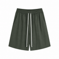 Pantaloni verde militar cu șnur lung în talie, confecționați din amestec de vâscoză și in, vedere frontală pentru ținute de vară.