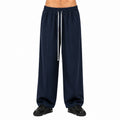 Pantaloni wide leg bărbați bleumarin, purtați de model, vedere frontală