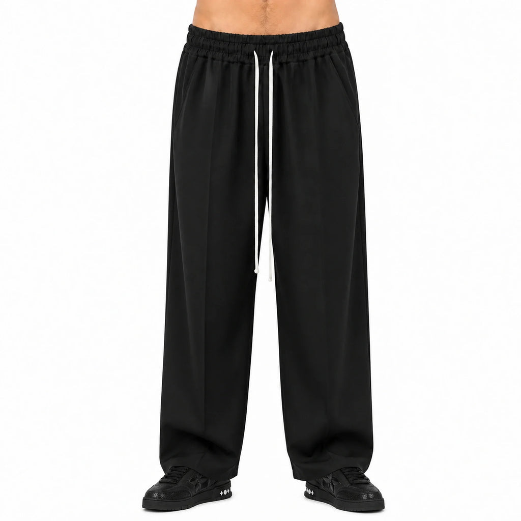 Pantaloni wide leg bărbați negri, purtați de model, vedere frontală
