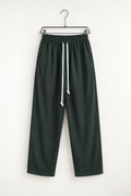 Pantaloni Wide Leg Bărbați Verde Militar cu Șnur Lung – fotografie produs pe umeraș