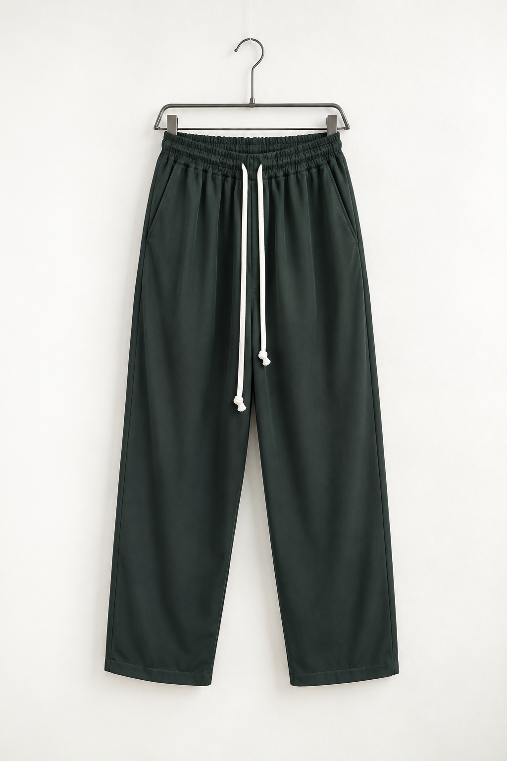 Pantaloni Wide Leg Bărbați Verde Militar cu Șnur Lung – fotografie produs pe umeraș