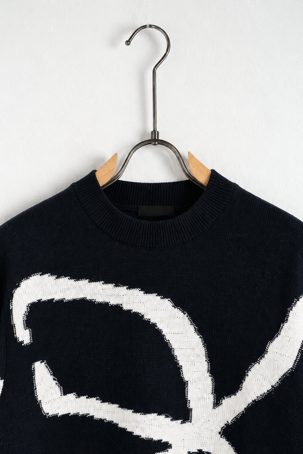 Pulover Bărbați Negru cu Model Abstract Alb, detaliu guler si tricot