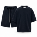 Set negru modern cu tricou și pantaloni scurți casual