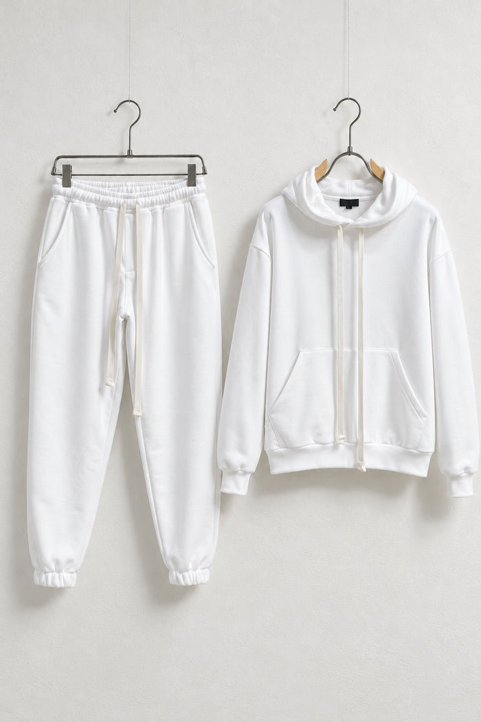 Trening alb pentru bărbați cu glugă și pantaloni jogger, set complet pe umerașe