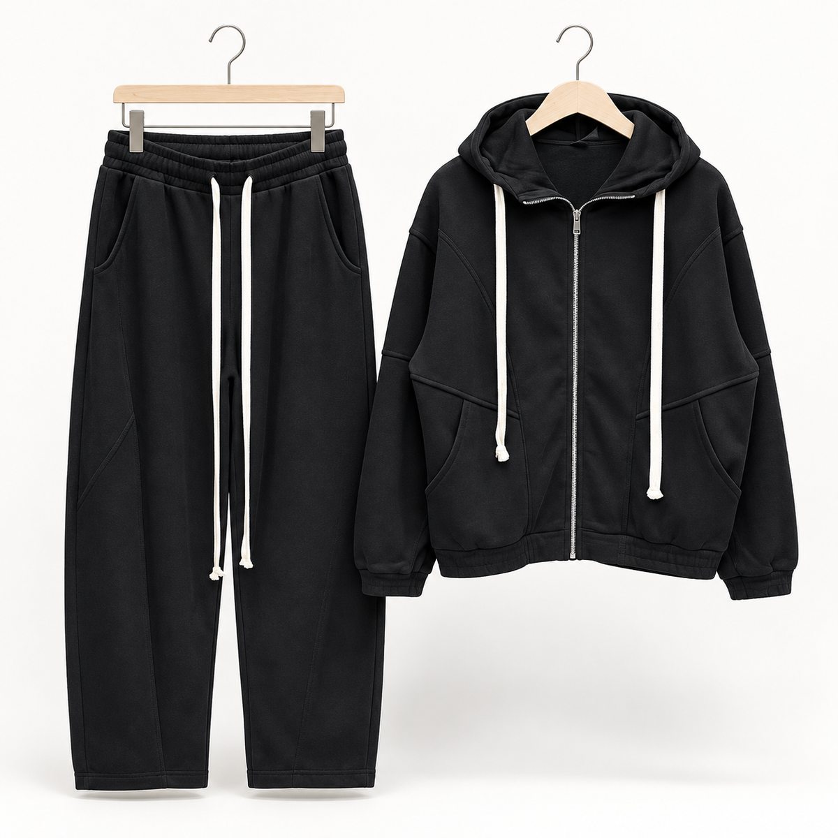 Trening bărbați negru cu hanorac cu fermoar și pantaloni, vedere frontală