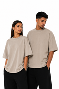 Tricou Apricot Unisex Atelier AXD din 100% bumbac premium, cu croială oversize și guler la bază.