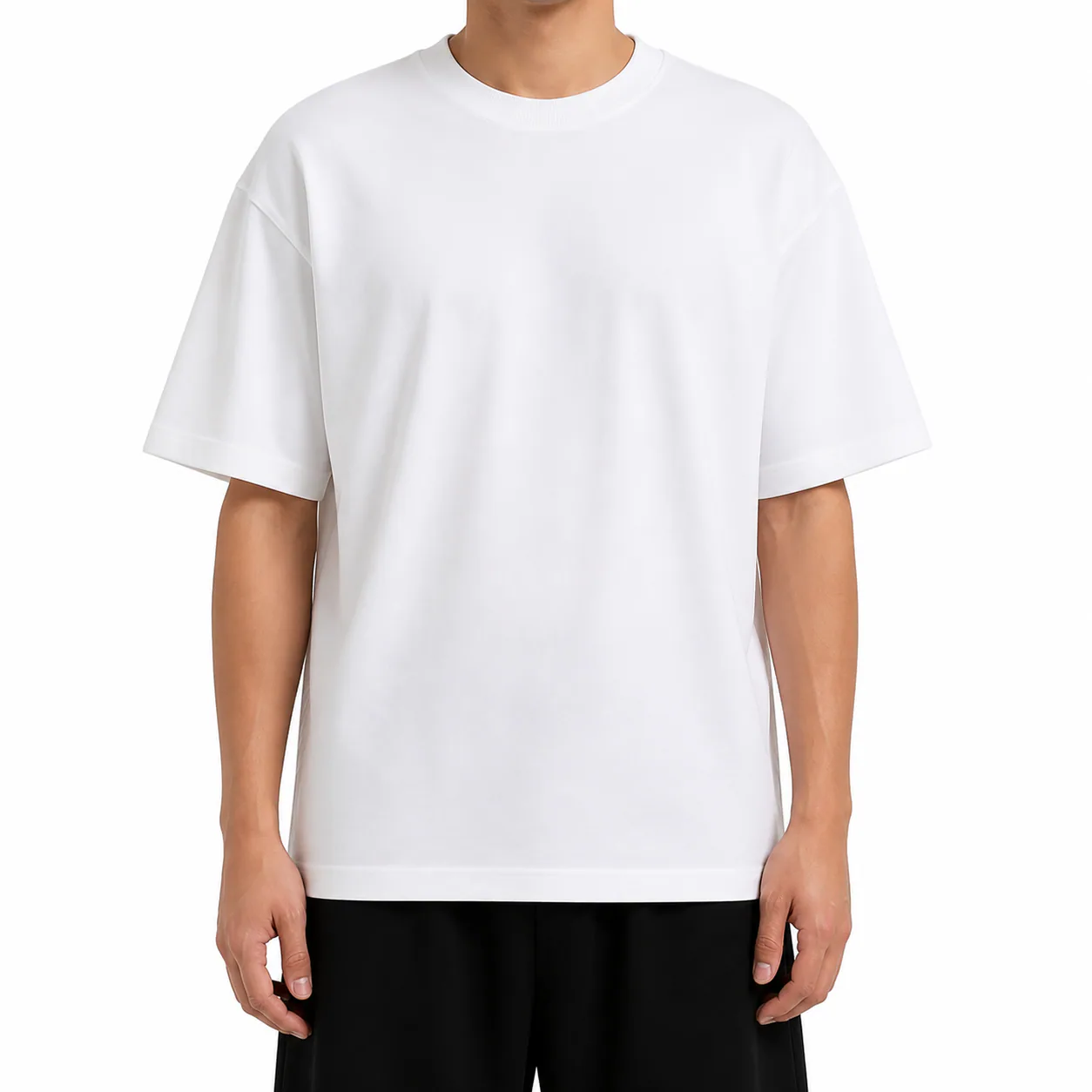Tricou bărbați alb regular din 100% bumbac pe model