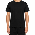 Tricou bărbați negru simplu din 100% bumbac pe model