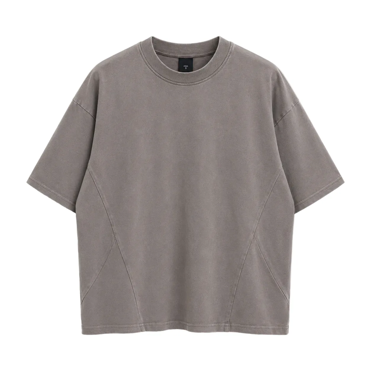 Tricou crem din bumbac pentru bărbați, evidențiind detaliul cu cusături speciale în partea de jos a finisajului, stil minimal