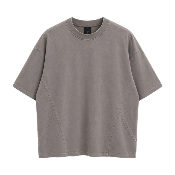 Tricou crem din bumbac pentru bărbați, evidențiind detaliul cu cusături speciale în partea de jos a finisajului, stil minimal