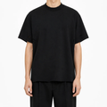 Tricou bărbați negru cu rupturi din bumbac pe model