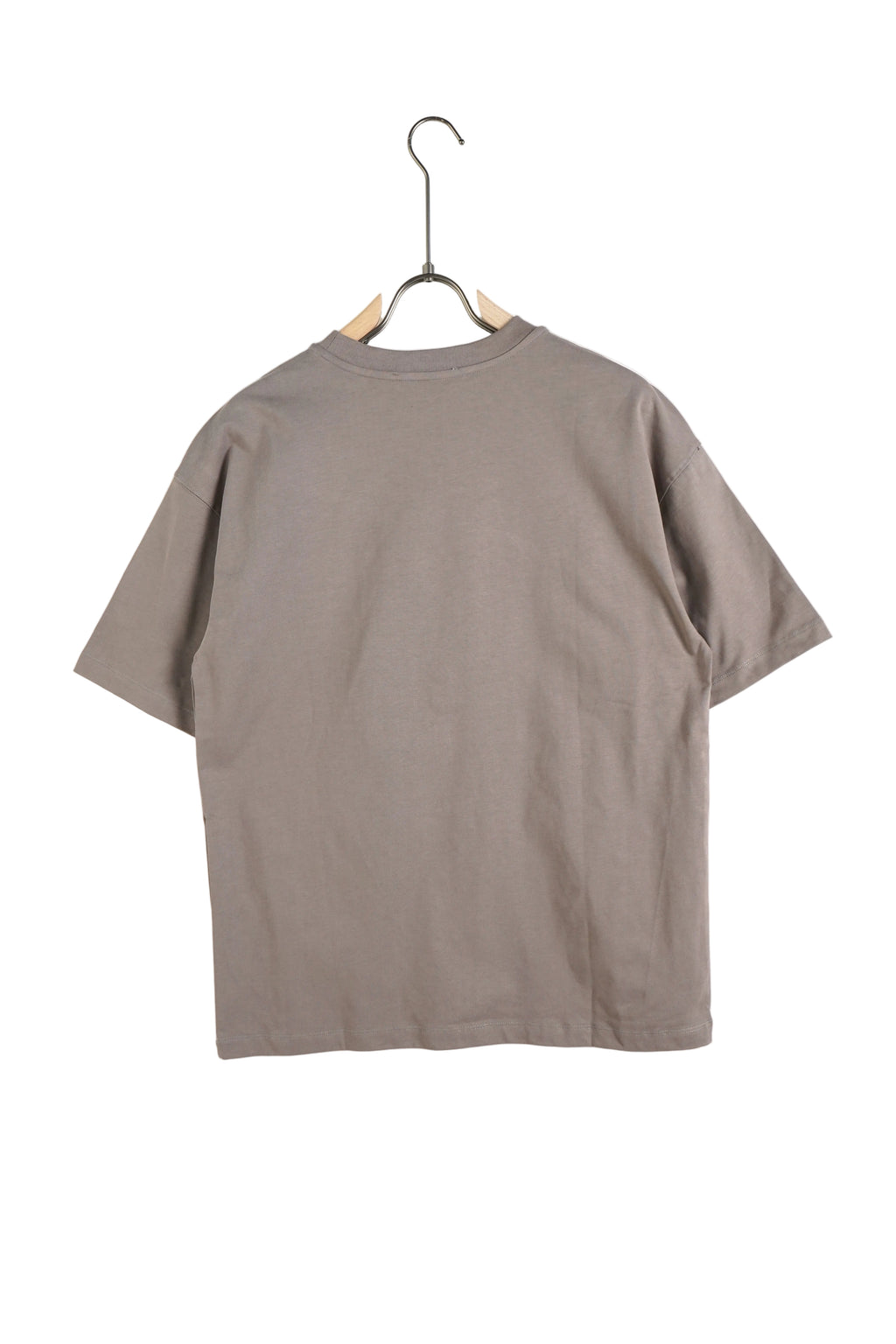 Tricou bumbac nuanță khaki militar, design unisex potrivit pentru bărbați și femei, disponibil în mărimi de la S la XL.