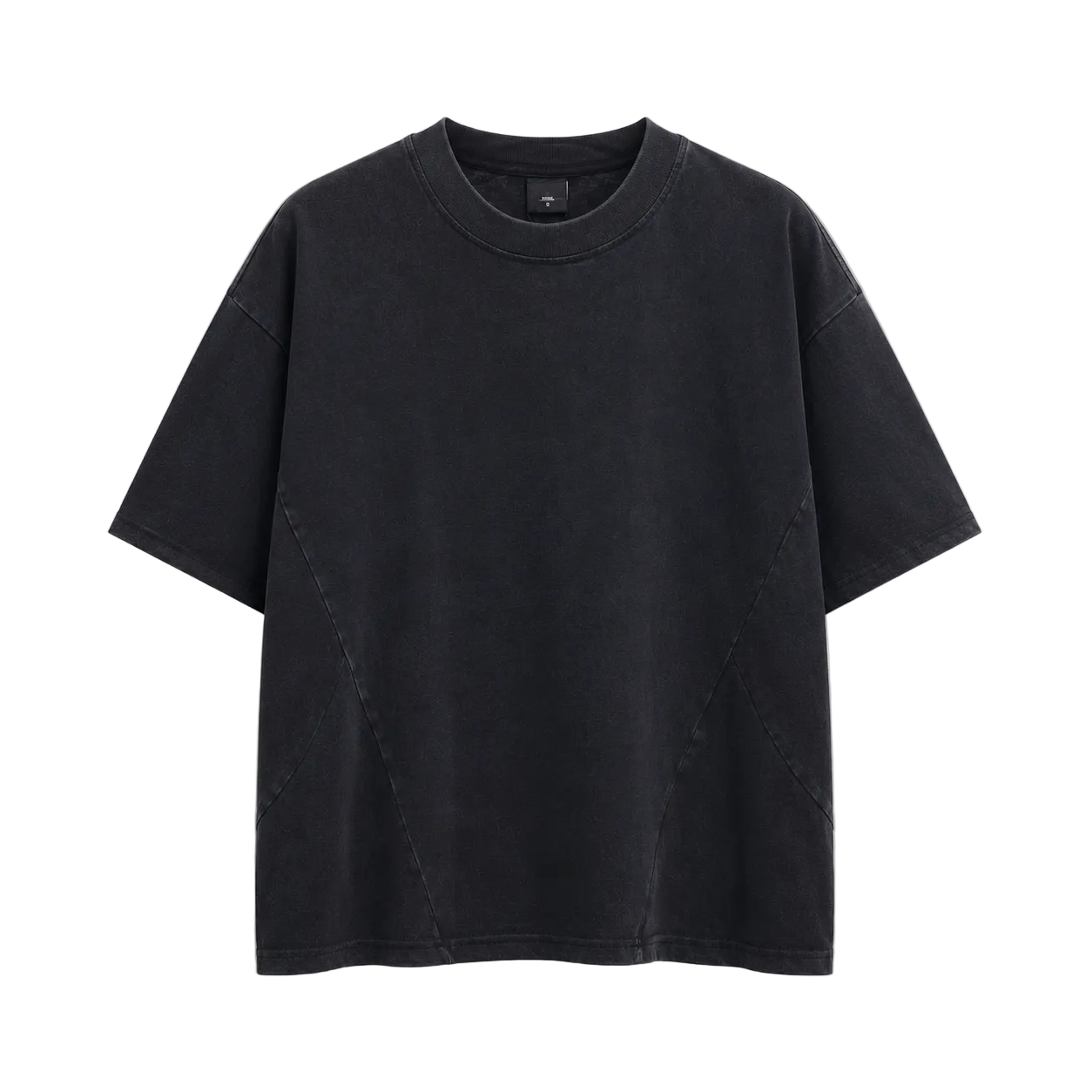 Tricou negru din bumbac pentru bărbați, evidențiind detaliul cu cusături speciale în partea de jos a finisajului, stil urban.