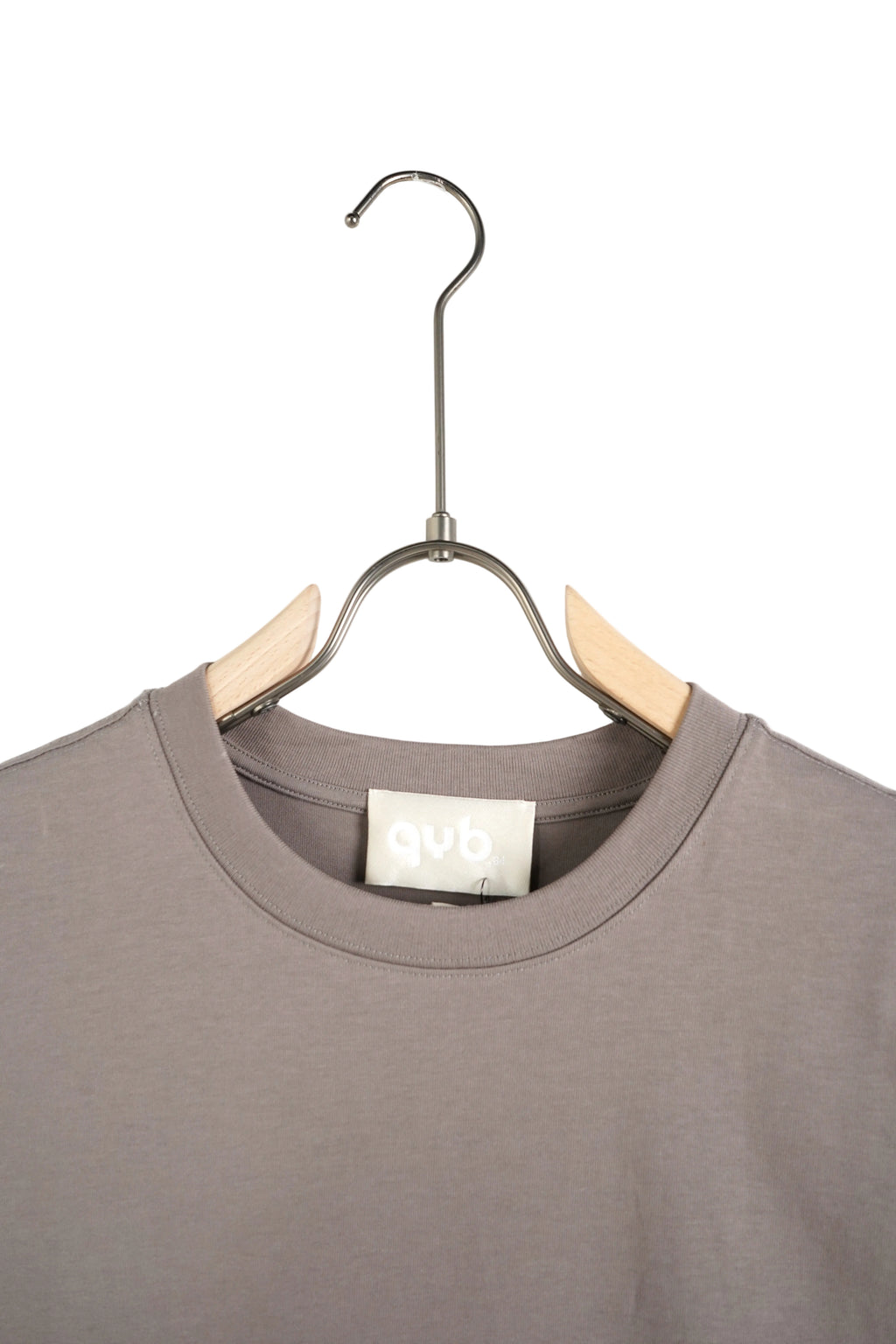 Tricou casual khaki unisex, material bumbac moale, piesă esențială pentru garderoba minimalistă modernă.