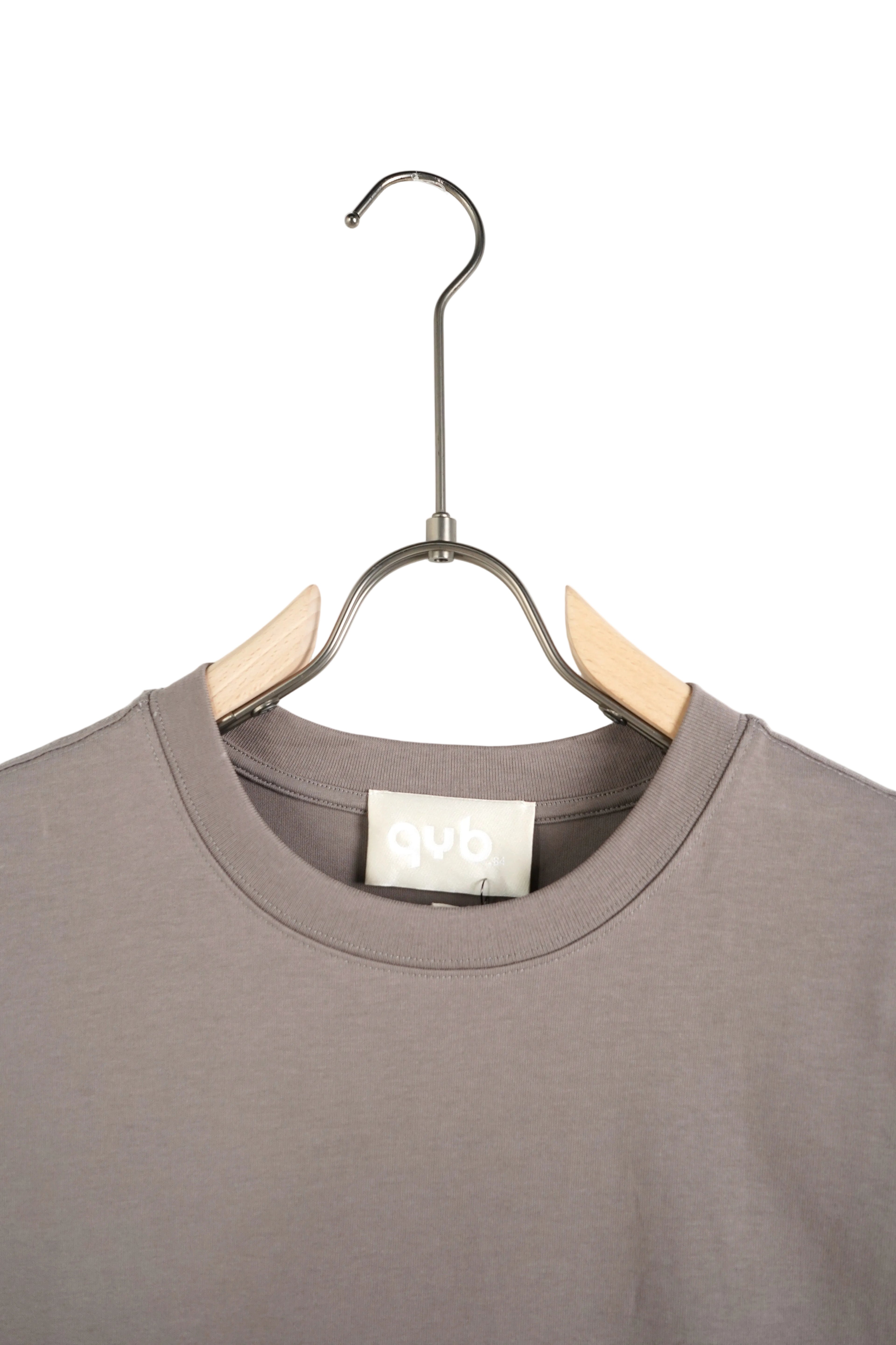Tricou casual khaki unisex, material bumbac moale, piesă esențială pentru garderoba minimalistă modernă.