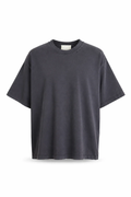 Tricou oversized gri cu rupturi și aspect washed premium fotografiat fără manechin