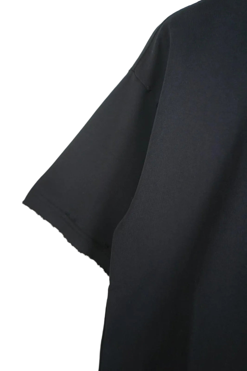 Tricou negru bărbați și femei cu detalii rupte manual, design unisex modern pentru ținute streetwear