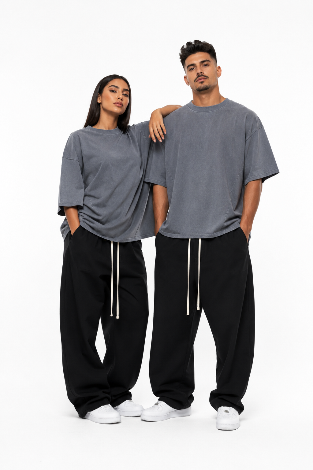 Tricou oversized gri spălăcit luxury streetwear cu fit relaxat și material premium heavyweight.