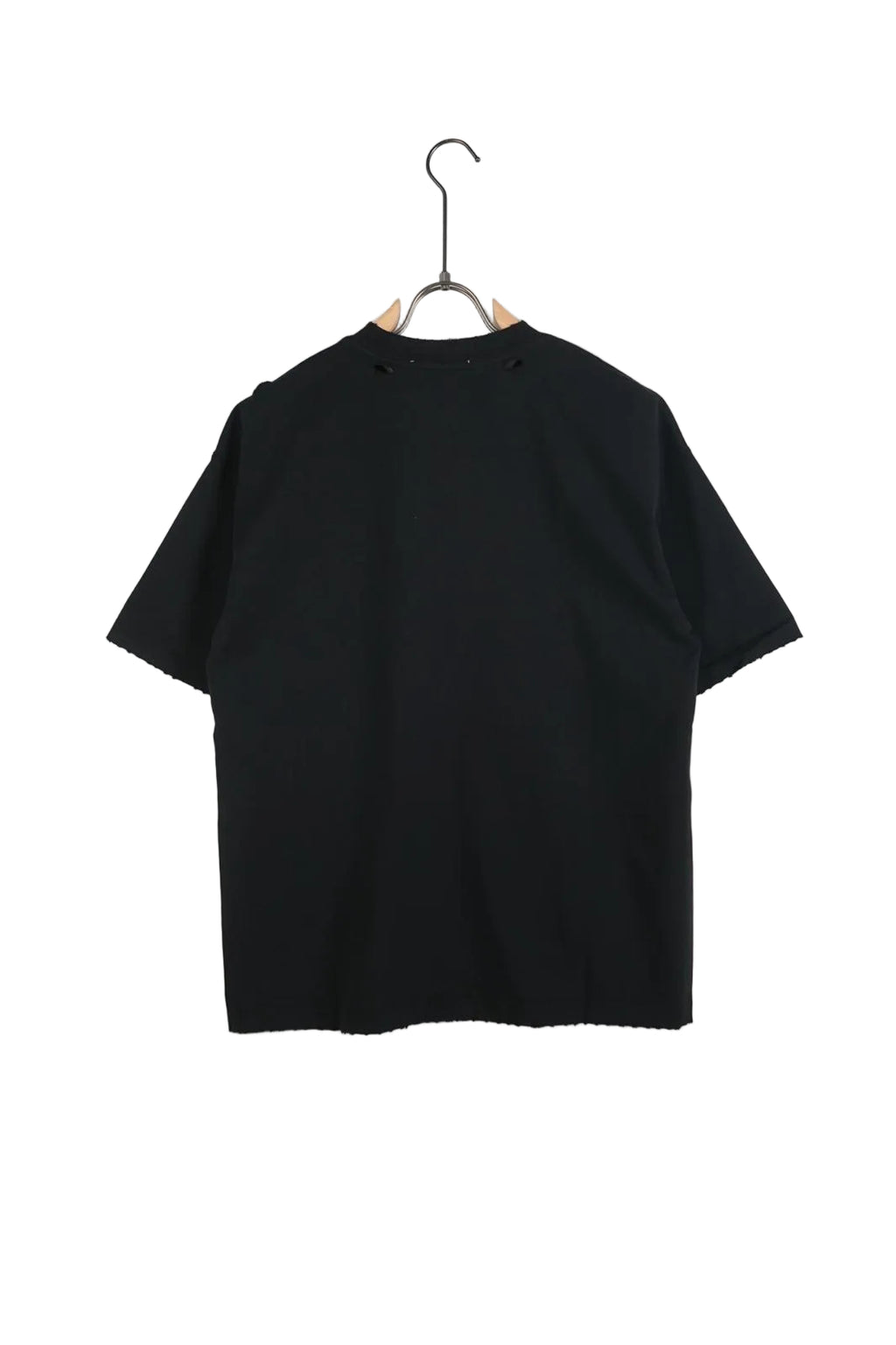 Tricou casual negru cu rupturi stil rebel, croială unisex, disponibil în mărimile S, M, L, XL.